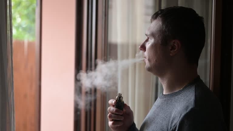 Why đá banh trực tiếp thrills audiences while the negative consequences of using e-cigarettes threaten player health