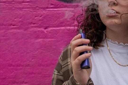 E-cigarete trends, health facts and laws affecting e-cigarettes in canada in 2025