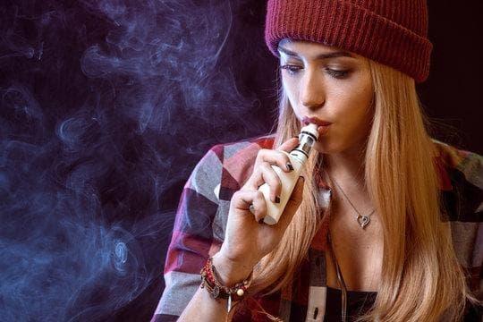 E-cigarete Beginner Guide and How to Choose the Best electronic cigarette battery for Safer, Longer Vaping