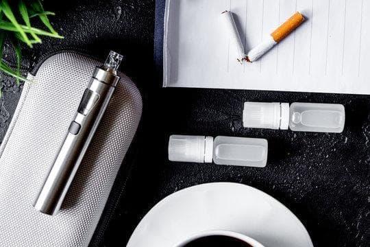Elektronske Cigarete 2025 buying guide and comparison showing why magic mist e-cigarettes top flavor and performance charts