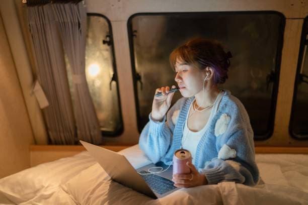 Why poker online trends and no smoking e cigarettes signs matter for modern casino and bar policies