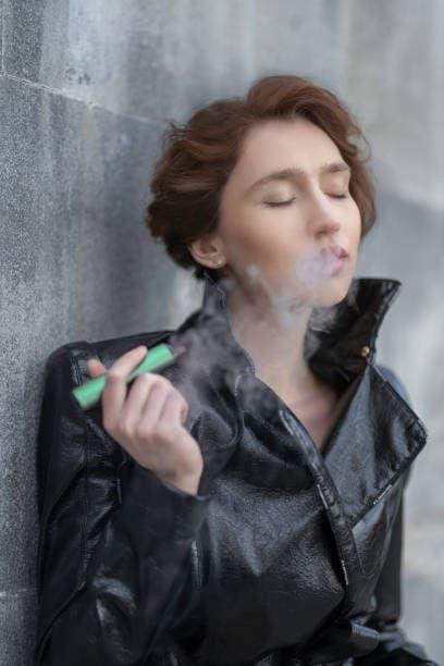 E-Zigaretten latest research urges parents to know the risks e-cigarettes and young people face today