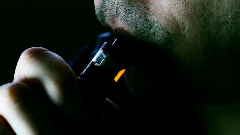 e-papierosy safety guide and e-cigarette dangers every user should know